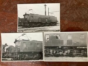昭和鉄道写真：中央線八王子機関区のEF11 2[八王子]/３景。1963年11月撮影。7.7×11.7㎝。