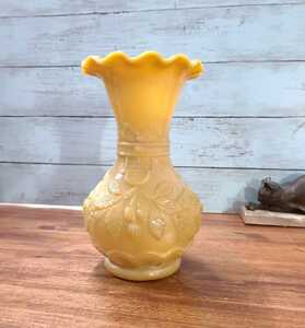 フランスアンティーク オパリンガラス フリル 花瓶 フラワーベース リボン柄 キャラメルカラー カフェ インテリア ブロカント