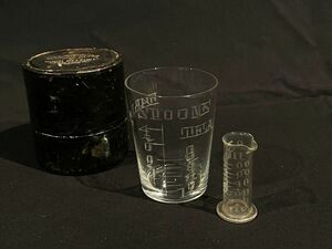 英国 アンティーク グラス 薬用 調剤 ショットグラス リキュール ウィスキー メスシリンダー MEDICINE GLASS ＆ MINIM MEASURE