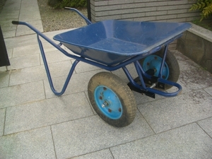 一輪車本体を二輪車に簡単にできる車軸金具です,