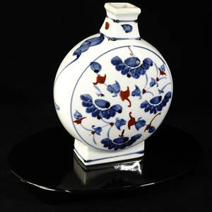 昭和ビンテージ 砥部焼 染付赤絵花紋扁壺 一輪挿し 花瓶 台座付き 幅14.5cm 高さ20cm 感性のある染付と赤絵が素晴らしい！ HTS409