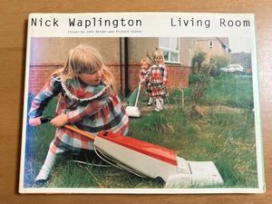 写真集 NICK WAPLINGTON / LIVING ROOM ニック・ワプリントン カバー全体に傷みあり 表紙破れ、色褪せ、傷み