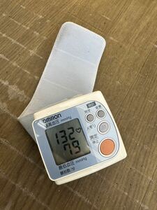 OMRON オムロンデジタル自動血圧計 HEM-642 17年製★動作品