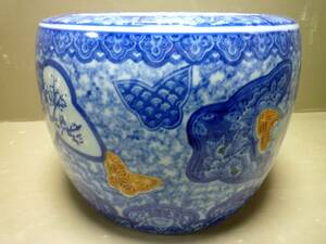《金正堂》　39センチ丸蝶型花模様趣の陶器火鉢　茶道具