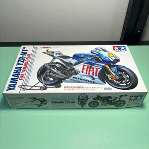 タミヤ TAMIYA ヤマハ YZR-M1 09 フィアットヤマハチーム （1/12スケール オートバイ No.117 14117）　未組み立て　ロッシ