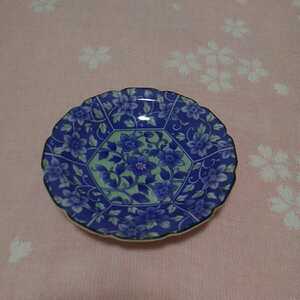 愛陶造　　小皿 　直径12センチ　鉄線唐草　和食器　ブルー　取り皿　　