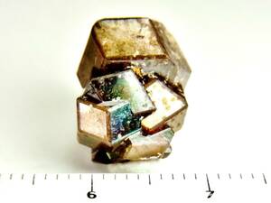 [国産鉱物]　レインボーガーネット小群晶・奈良県産　D61