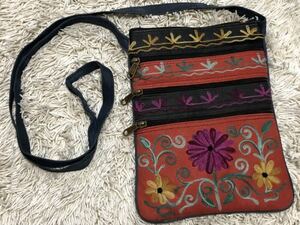 インド カシミール刺繍のお花が可愛い スエード ポシェット12