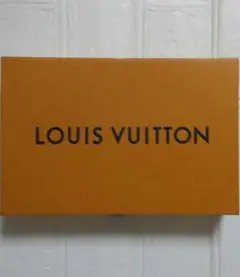 Louis Vuittonの箱と折り畳み財布の布袋