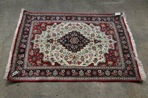 90　ペルシャ絨毯　クム　シルク１００％　花図絨毯　タペストリー　玄関マット