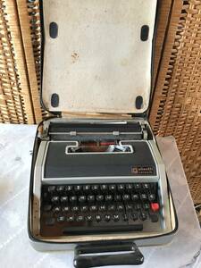 ◎ヤYS1627★中古品ジャンク　Olivetti made in オリベッティ タイプライター olivetti Lettera DL made in Spain アンティークECM