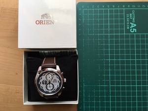 美品 箱付属品付 ORIENT オリエント クロノグラフ デイト TT0U-C0-B シルバー文字盤 純正ベルト クオーツ メンズ 腕時計