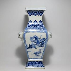 中国美術　青花嬰戲紋四方瓶　双獣耳瓶　H３０cm　「文物商品登明書あり」
