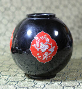 中国文物　漆器　黒朱螺鈿壺