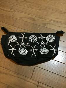 良品【かわいい♪】刺繍ラージポーチ★ブラック×シルバー★レディース★USED