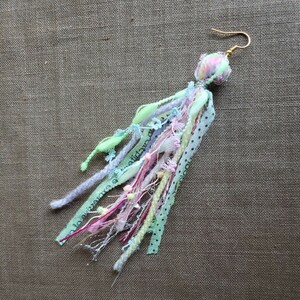 ハンドメイド　ピアス　パステル　ラメ　ドット　タッセル