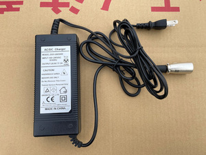 新品。ＤＣ２４（Ｖ）用充電器。ＰＳＥ届け出済み。（シニアカーなど）バッテリーに優しい３（Ａ）充電。