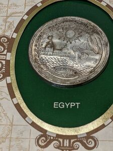 古歴史的コイン　エジプト　１ポンド貨（スエズ運河再開で発行銀貨約１6ｇ）解説書付きセレクトカバー（1990年カイロ消印）◎同梱可