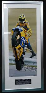 額装直筆サイン入り大型パネル　Valentino Rossi 46 THE DOCTOR 185/300