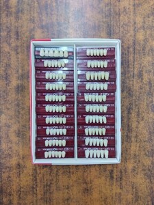 歯科技工　アクリル系レジン人工歯　山八　ニューミリオン前歯 x 20枚