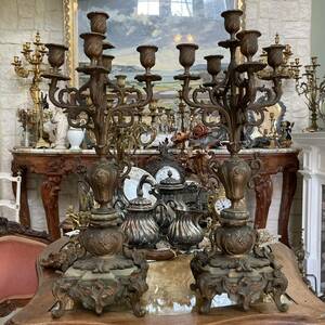 フランスアンティーク　蝋台　ペア　アンティーク　ロココ　アンティーク装飾　ロココ様式　ルイ15世様式　マントルピース　ブロンズ