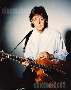 ポール・マッカートニー Paul McCartney/ギターを持つ写真/ザ・ビートルズ The Beatles
