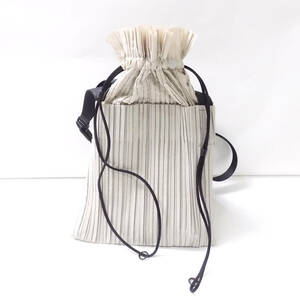 美品 PLEATS PLEASE ISSEI MIYAKE プリーツプリーズ イッセイミヤケ PP04-AG582 ショルダーバッグ クリーム レディース AY4603C