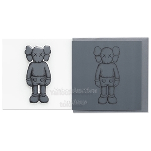 【新品未使用】KAWS NGV パフィーステッカー＆グリーティングカード コンパニオン (ダークグレー) カウズ Greeting Card & Puffy Sticker 