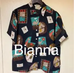 【美品】Bianna 落書きみたいな総柄が可愛いテロテロシャツ レトロ