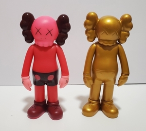 kAWS カウズ　フィギュア　2体セット