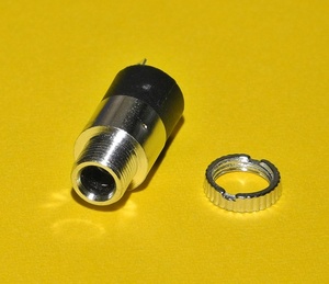 3.5mmステレオミニジャック パネル取付用 メス ストレートタイプ 全長22.7mm 外径8mm 穴あけ寸法はΦ6mm M6 3極