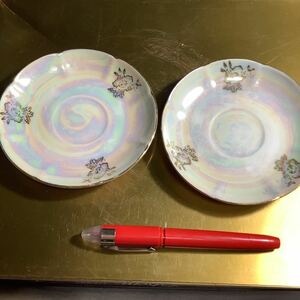 丸皿　2枚　500円以上複数10％商品オマケ　皿直径13cm 貝殻風　アイボリーに金色の柄　※説明文参照（67)