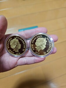 記念コインエリザベス二世2018年ケース入りディズニー　カラーコインまとめて2枚　1円スタート!!