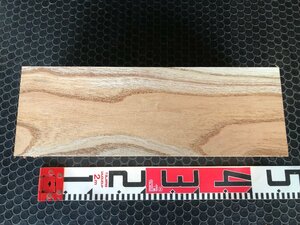 261 売り切り!!　乾燥材　300円スタート　センダン角材　約長405mm×約幅138mm×約厚112mm