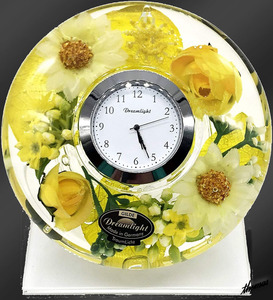 【健康運を上げるビタミンカラー】 置時計 フラワー ディスプレイ台付き コンパクトサイズ インテリア モダン ガラス イエロー