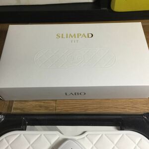 美品 クルールラボ SLIMPAD FIT CL-EP-306 家庭用EMS運動機器(日本製) スリムパッド フィット 充電池式 変えパッド付き2