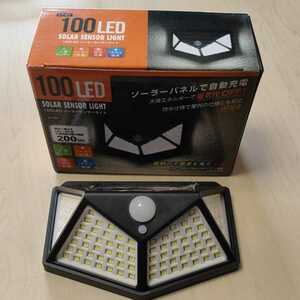 □100灯LED ソーラーセンサーライト 防水 超強力 人感センサー付 ポーチライト 太陽光で充電