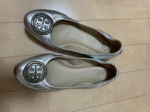 【Tory Burch】 トリーバーチ フラットシューズ バレエシューズ 美品 レザー メタルロゴ パンプス 22.5㎝