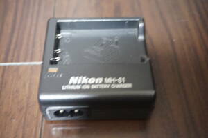 【超美品/純正】Nikon ニコン　コンパクトデジタルカメラ　バッテリーチャージャー　MH-61