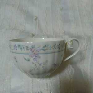 ナルミ　お花模様　ティーカップ　ミルクカップ　ボーンチャイナ　日本製　口径9センチ　高さ6センチ　