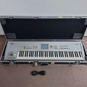 那A021527(034)-6/IS 5000【那覇引き取り限定】キーボード　KORG　TRITON