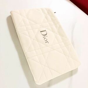 ◆◆◆DIOR ポーチ　クリーム色　柔らかい生地　未使用　ロゴ入り　シルバー金具　未使用正規品