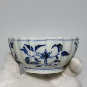 中国美術　明　成化　青花纏枝蓮花紋杯　時代物　