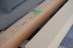 木曽桧　ヒノキ（天然材） と吉野杉 2本で37900円 角材 材木 木材 新品