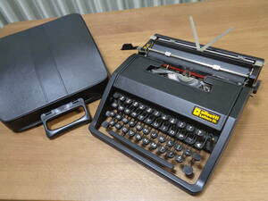 完動品　olivetti Lettera DL　オリベッティタイプライター　オールブラックにカスタムカラー　フランス語も打てます