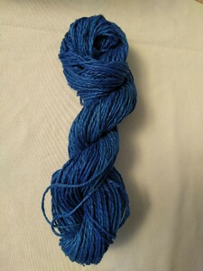藍染め糸　キビソ手紡ぎ双糸　シルク糸　天然藍灰汁醗酵建て　30ｇ　柔らか