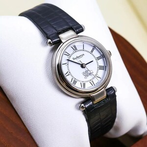 ◆美品 稼働 BURBERRY 腕時計 純正レザーベルト レディース 新品電池g