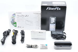 FUJIFILM 富士フィルム FINEPIXファインピクス Z3 コンパクトデジタルカメラ 3x 6.1-18.3mm 1:3.5-4.2 箱付属 #88