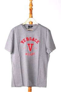 ヴェルサーチ ベルサーチ メンズ バーシティー ロゴ Tシャツ グレー サイズM 定価\101,200- VERSACE 1008480 1A06062 1E100 新品 セール