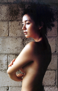 吉本多香美写真集「surfacing」